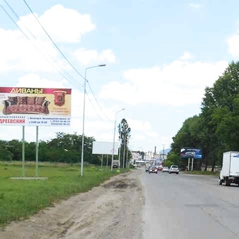 Въезд из Ессентуков и Кисловодска в Пятигорск, район строительных магазинов и оптовых баз