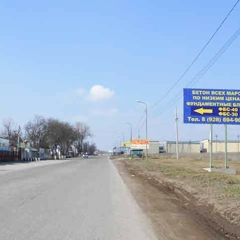 Выезд из Пятигорска в сторону Ессентуков, район строительных магазинов и оптовых баз